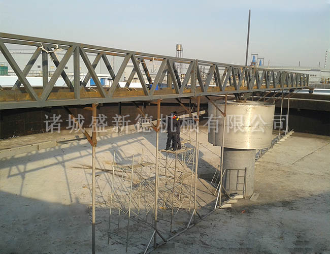 周邊傳動刮吸泥機(jī)